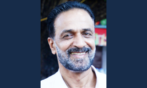 പ്ര​ഖ്യാ​പ​ന​ത്തി​ന്​ മു​േ​മ്പ ധ​ർ​മ​ട​ത്ത്​ പ​ത്രി​ക സ​മ​ർ​പ്പി​ച്ച്​ ര​ഘു​നാ​ഥ്​; അ​റി​ഞ്ഞി​െ​ല്ല​ന്ന് മുല്ലപ്പള്ളി