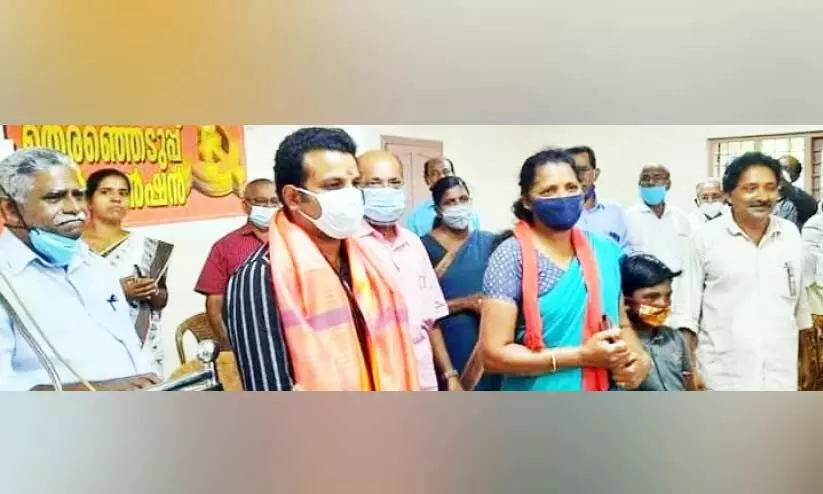 ആ​ർ.​എ​സ്.​എ​സ്​ നേ​താ​വും 25 കോ​ണ്‍ഗ്ര​സ് പ്ര​വ​ര്‍ത്ത​ക​രും സി.​പി.​എ​മ്മി​ലേ​ക്ക്