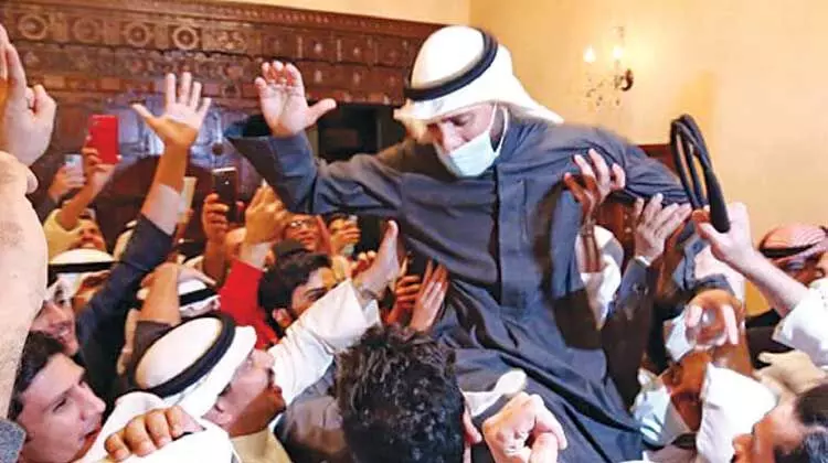 കോ​വി​ഡ്​ പ്രോ​േ​ട്ടാ​കോ​ൾ ലം​ഘ​നം തെ​ര​ഞ്ഞെ​ടു​പ്പ്​ വി​ജ​യ​മാ​ഘോ​ഷി​ച്ച​ എം.​പി​മാ​ർ​ക്കെ​തി​രെ നി​യ​മ​ന​ട​പ​ടി