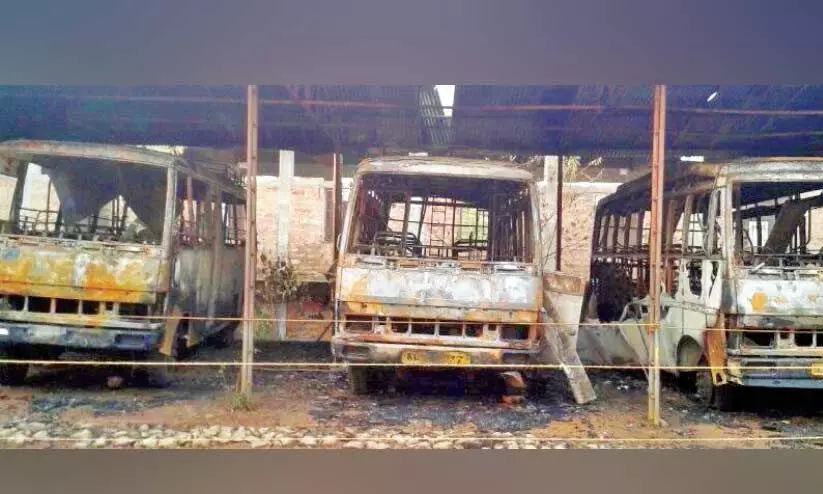 സലഫി കോളജ് ബസ് കത്തിക്കലിന് ഏഴാണ്ട്; അേന്വഷണം എങ്ങുമെത്തിയില്ല സലഫി കോളജ് ബസ് കത്തിക്കലിന് ഏഴാണ്ട്; അേന്വഷണം എങ്ങുമെത്തിയില്ല