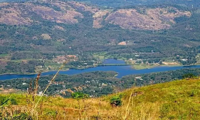 Ilaveezhapoonchira