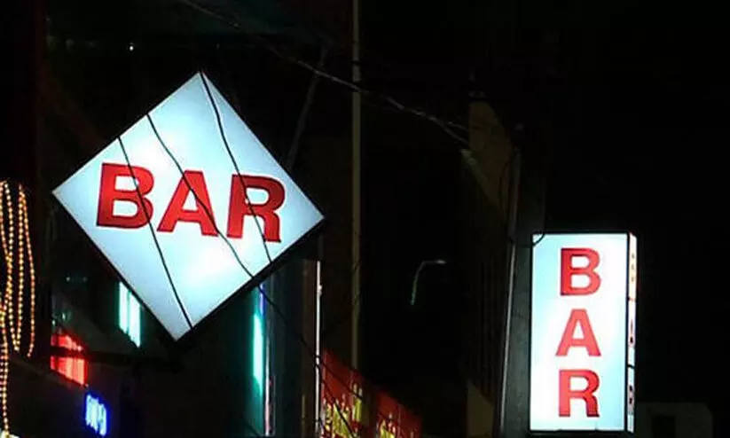 ഇടതുമുന്നണി സർക്കാർ തുടങ്ങു​േമ്പാൾ 30 ബാറുകൾ, അവസാനിക്കു​േമ്പാൾ 624