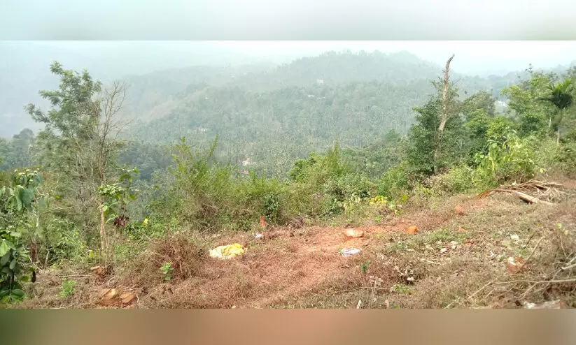 വാളത്തൂരിലെ ദുരന്തമുനമ്പിൽ കരിങ്കൽ ക്വാറിക്ക് നീക്കം