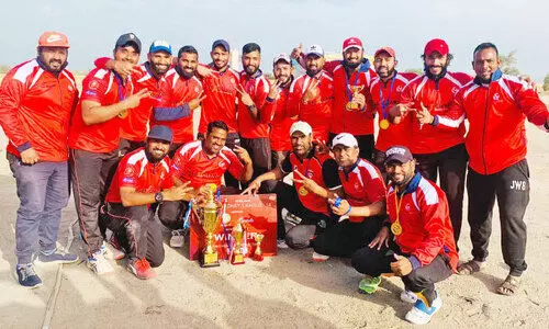 റെ​ഡ്‌ ആ​ൻ​ഡ്​ ബ്ലാ​ക്ക്‌ ക്രി​ക്ക​റ്റ്:  ഫ്രൈ​ഡേ കോ​ർ​ട്ട് ജേ​താ​ക്ക​ളാ​യി; ഡെ​സേ​ർ​ട്ട് ബു​ൾ​സ് ര​ണ്ടാ​മ​ത്​