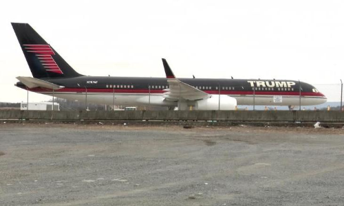 ആർക്കു വേണം ഈ സ്വർണം പൊതിഞ്ഞ്​, ആഡംബരം തുളുമ്പും വിമാനം​? എയർപോർട്ടിലുപേക്ഷിച്ച്​ ട്രംപി​ന്‍റെ സ്വന്തം ബോയിങ്​ 757