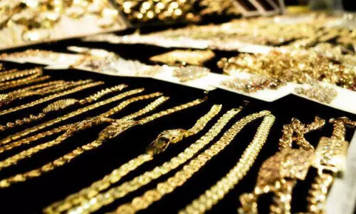 മാ​തൃ​ദി​ന​ത്തി​ൽ ഉ​ണ​ർ​വു​ പ്ര​തീ​ക്ഷി​ച്ച്​ വി​പ​ണി