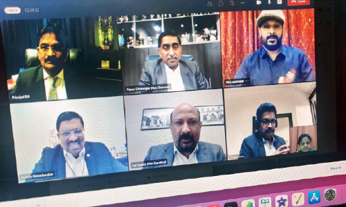 ഇ​ന്ത്യ​ൻ സ്‌​കൂ​ൾ 12ാം ക്ലാ​സ് വി​ദ്യാ​ർ​ഥി​ക​ൾ​ക്ക്​ ഓ​റി​യ​േ​ൻ​റ​ഷ​ൻ സെ​ഷ​ൻ ന​ട​ത്തി