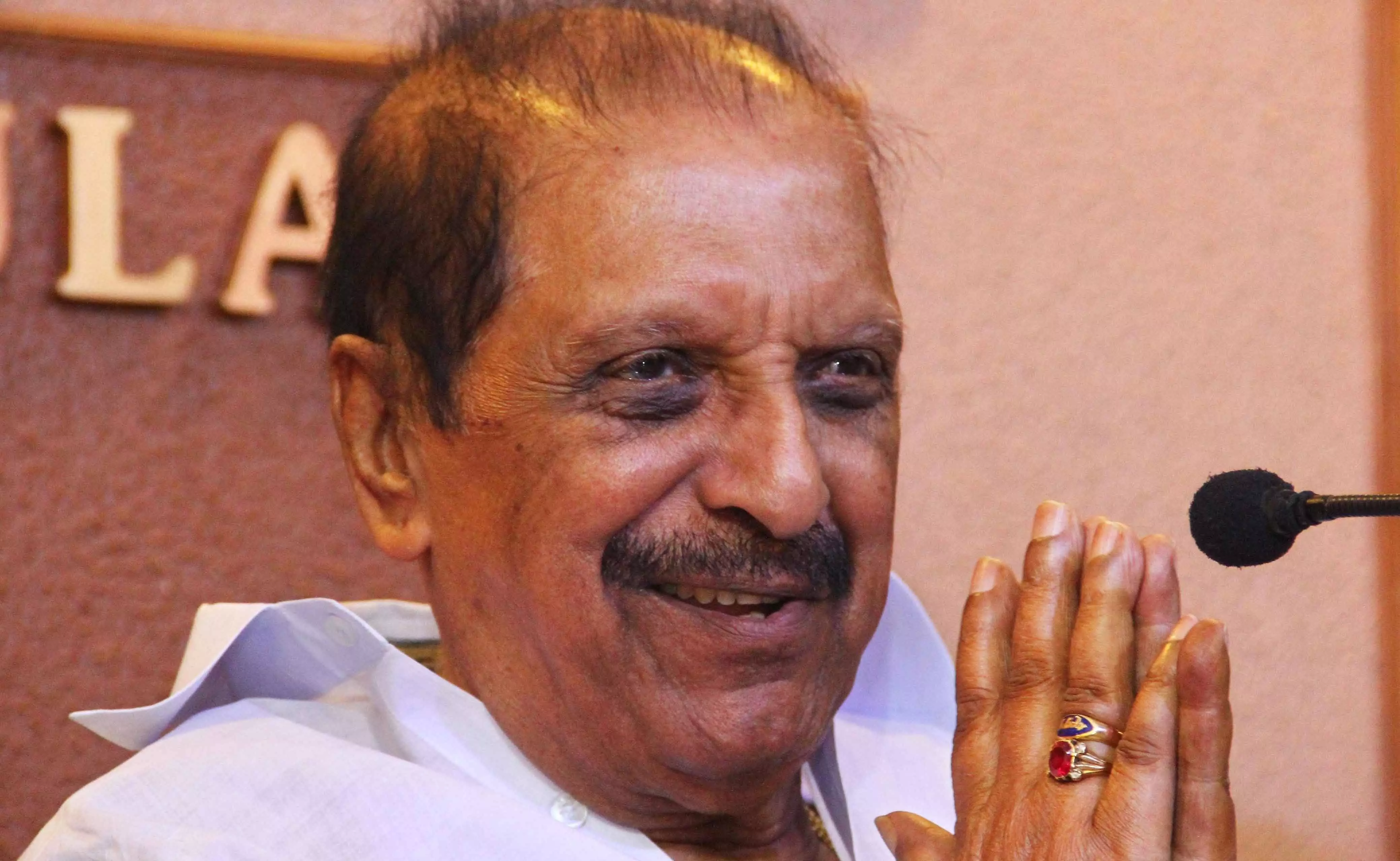 ആര്.ബാലകൃഷ്ണപിള്ളയുടെ ആരോഗ്യസ്ഥിതിമോശമായി; ആശുപത്രിയിൽ ആര്.ബാലകൃഷ്ണപിള്ളയുടെ ആരോഗ്യസ്ഥിതിമോശമായി; ആശുപത്രിയിൽ