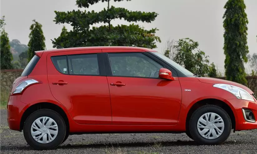 പൊലീസ് പിന്തുടർന്നു; അഞ്ചംഗസംഘം കാർ ഉപേക്ഷിച്ച് രക്ഷപ്പെട്ടു പൊലീസ് പിന്തുടർന്നു; അഞ്ചംഗസംഘം കാർ ഉപേക്ഷിച്ച് രക്ഷപ്പെട്ടു