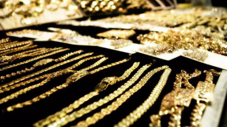 മാ​തൃ​ദി​ന​ത്തി​ൽ ഉ​ണ​ർ​വു​ പ്ര​തീ​ക്ഷി​ച്ച്​ വി​പ​ണി