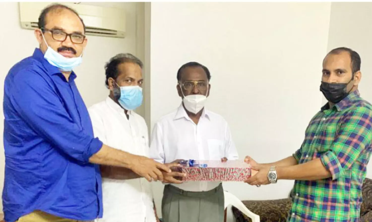 ഡോ. രാമചന്ദ്രൻ നായരെ കെ.എം.സി.സി ആദരിച്ചു