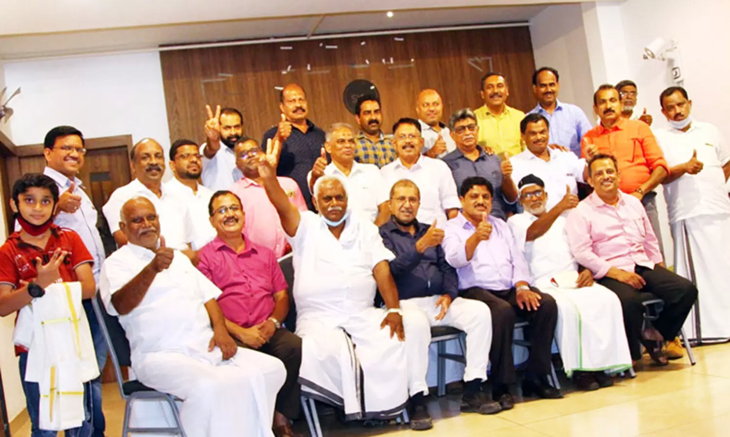 ബുറൈമിയിലെ പ്രവാസികൾ നാട്ടിൽ ഒത്തുചേർന്നു