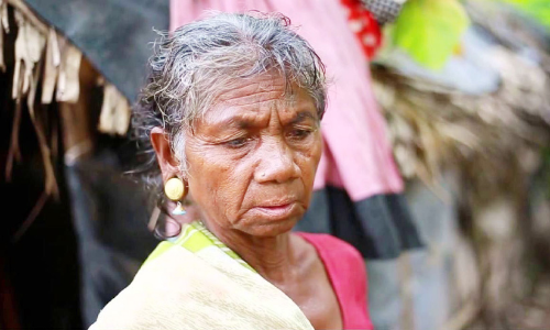 പണിയർ പടിക്കു പുറത്തുതന്നെ