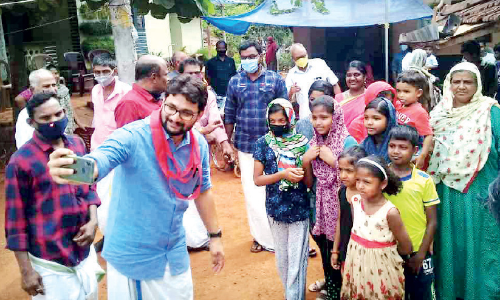 പോര്​ കനത്തു