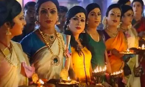 പു​രു​ഷാം​ഗ​ന​മാ​ർ എ​ത്തേ​ണ്ട; കൊ​റ്റ​ൻ​കു​ള​ങ്ങ​ര​യി​ൽ   ച​മ​യ​വി​ള​ക്ക്​ ആ​ഘോ​ഷ​മി​ല്ല