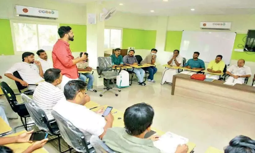 ബ്രേ​ക്ക്‌ ഫാ​സ്​​റ്റ്​ വി​ത്ത് കു​ഞ്ഞാ​പ്പ