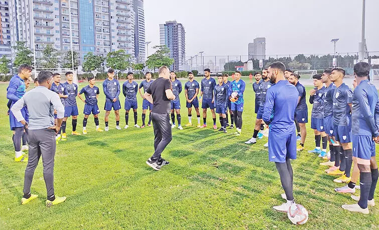 അങ്കത്തിനൊരുങ്ങി ഇന്ത്യൻ ഫുട്ബാൾ ടീം അങ്കത്തിനൊരുങ്ങി ഇന്ത്യൻ ഫുട്ബാൾ ടീം