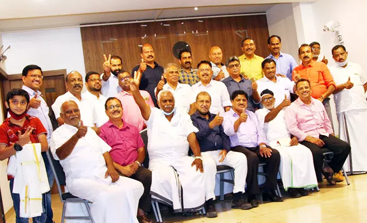 ബുറൈമിയിലെ പ്രവാസികൾ നാട്ടിൽ ഒത്തുചേർന്നു ബുറൈമിയിലെ പ്രവാസികൾ നാട്ടിൽ ഒത്തുചേർന്നു