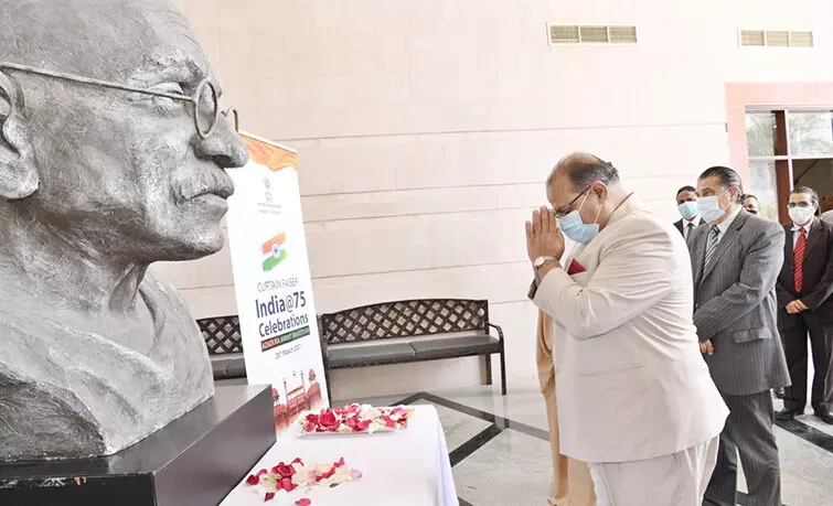 ഇന്ത്യൻ സ്വാതന്ത്ര്യത്തിെൻറ 75ാം വാർഷികം: ആഘോഷങ്ങൾക്ക് തുടക്കംകുറിച്ച് ഇന്ത്യൻ എംബസി ഇന്ത്യൻ സ്വാതന്ത്ര്യത്തിെൻറ 75ാം വാർഷികം: ആഘോഷങ്ങൾക്ക് തുടക്കംകുറിച്ച് ഇന്ത്യൻ എംബസി