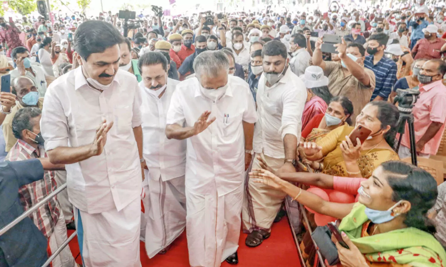 മാണി സി. കാപ്പൻ അവസരവാദി; മുന്നണിയെയും പാർട്ടിയെയും വഞ്ചിച്ചെന്ന് പിണറായി