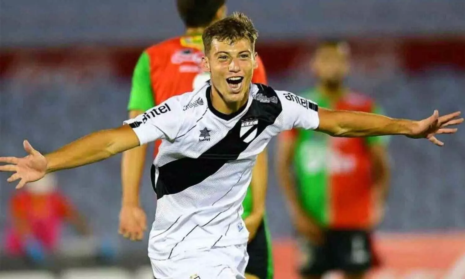 ഒ​രൊ​റ്റ ക​ളി​കൊ​ണ്ട് ​ലോക ശ്രദ്ധ നേടി 16കാരൻ; കരാറിനായി ബാഴ്​സലോണ