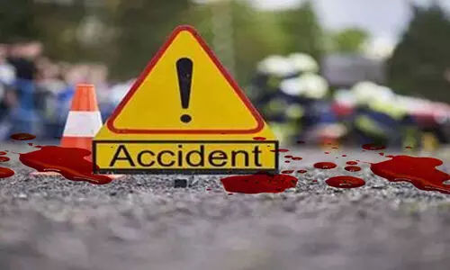 റോഡ്​ മുറിച്ചുകടക്കുന്നവരോട്​: ബ്ലൈൻഡ് സ്പോട്ട് ശ്രദ്ധിക്കണം, ഡ്രൈവറെ നമ്മളും നമ്മളെ ഡ്രൈവറും കാണണം