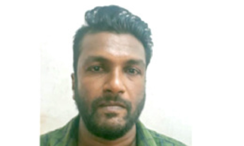 ക്ഷേ​ത്ര പൂ​ജാ​രി​യെ കൊ​ല​പ്പെ​ടു​ത്താ​ൻ ശ്ര​മി​ച്ച​യാ​ൾ പി​ടി​യി​ൽ