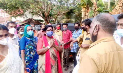 ആ​ത്മ​വി​ശ്വാ​സ​ത്തോ​ടെ ചി​ഞ്ചു​റാ​ണി; നാ​ട്ടു​കാ​ര​നാ​യി   എം.​എം. ന​സീ​ർ