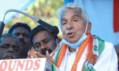 പ്രതിപക്ഷ നേതാവിനെ താഴ്​ത്തിക്കാട്ടുന്നത്​ മനഃപൂർവം; ചാനൽ സർവേകൾ​െക്കതിരെ ഉമ്മൻ ചാണ്ടി