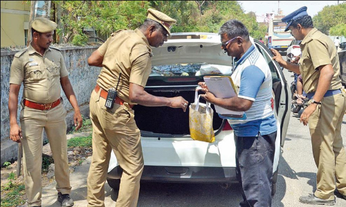 വ്യാ​ജ ഇ​ല​ക്ഷ​ൻ അ​ർ​ജ​ൻ​റ് ബോ​ർ​ഡ് വെ​ച്ച്​   കാറിലെത്തിയവർ പച്ചക്കറി ലോറിയിൽനിന്ന്​ ഒരു കോടിയോളം കവർന്നെന്ന്​