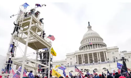 കാപിറ്റൽ ഹിൽ കലാപം; പ്രതികൾക്കെതിരെ രാജ്യദ്രോഹക്കുറ്റം ചുമത്താൻ അമേരിക്ക