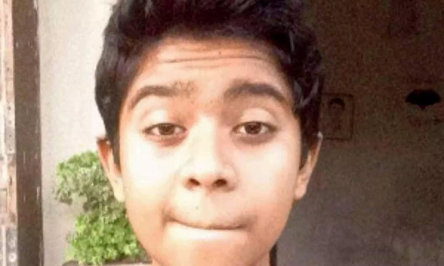 മയക്കുമരുന്ന് കച്ചവടം അന്വേഷിക്കാനെത്തിയ പൊലീസിന് നേരെ നായയെ അഴിച്ചുവിട്ട് 19കാരൻ