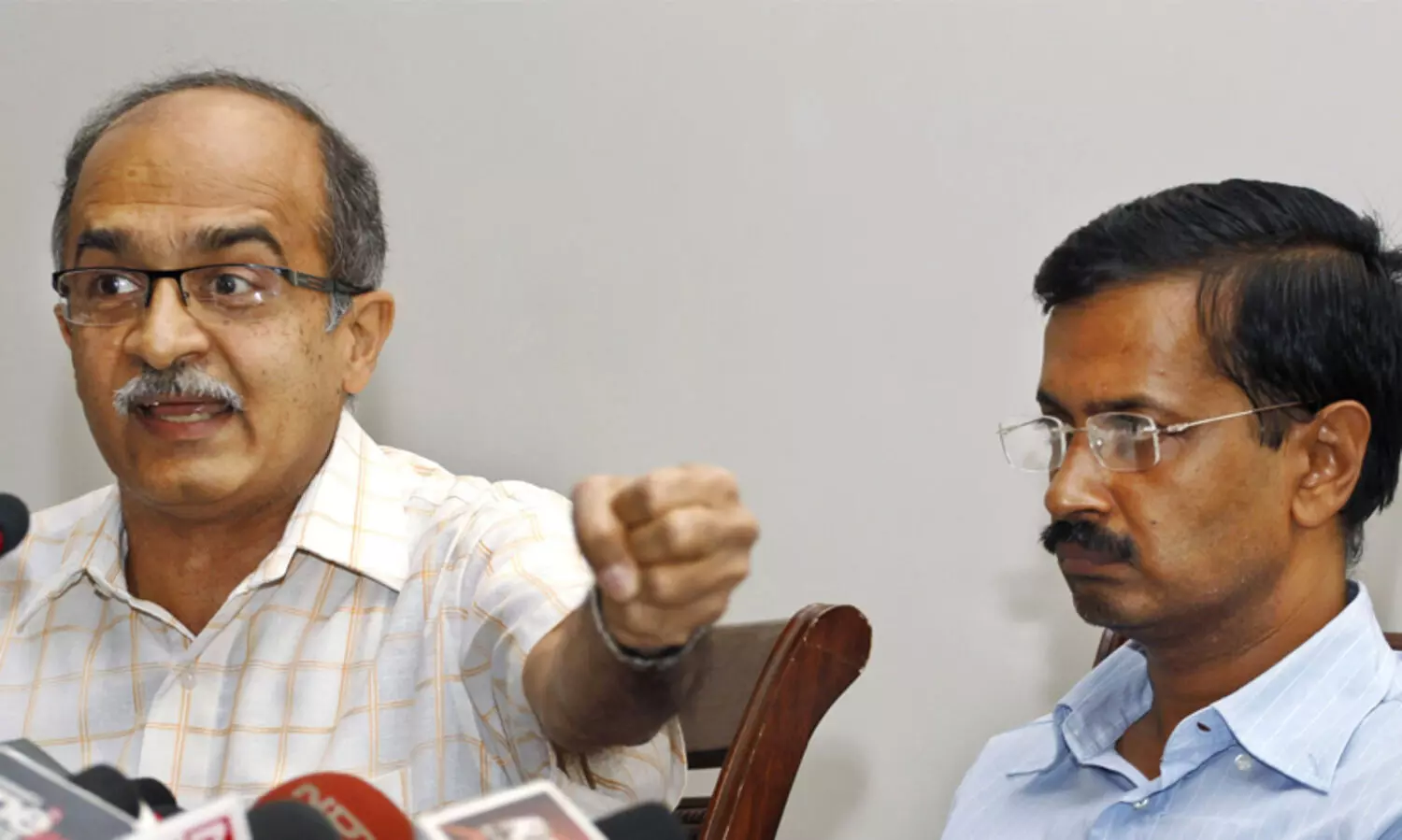 അവർ കെജ്​രിവാളിനെയും ​േതടിയെത്തി; അപ്പോൾ അദ്ദേഹം നിലവിളിക്കുകയാണ്; പരിഹാസവുമായി  പ്രശാന്ത്​ ഭൂഷൺ