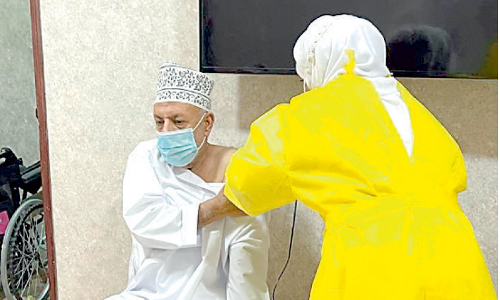 ഒ​മാ​നി​ൽ കോ​വി​ഡ്​ വാ​ക്​​സി​ൻ സ്വീ​ക​രി​ച്ച​വ​ർ ഒ​രു ല​ക്ഷം പി​ന്നി​ട്ടു