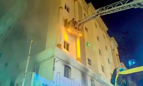 അ​പ്പാ​ർ​ട്​​മെൻറി​ൽ തീ​പി​ടി​ത്തം; നാ​ലു​പേ​രെ ര​ക്ഷി​ച്ചു