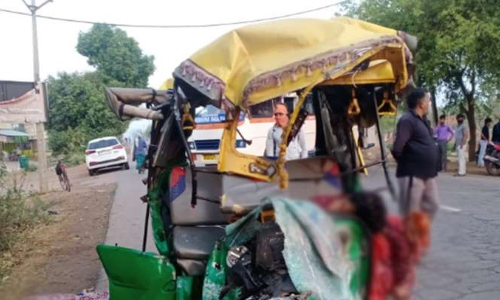 ബസും ഓ​ട്ടോയും കൂട്ടിയിടിച്ച്​ ഓ​ട്ടോയാത്രക്കാരായ 13 പേർ മരിച്ചു