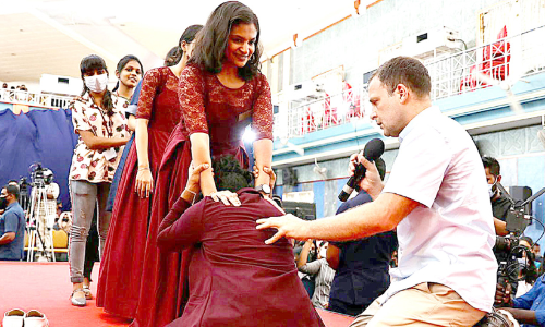 rahul gandhi with students