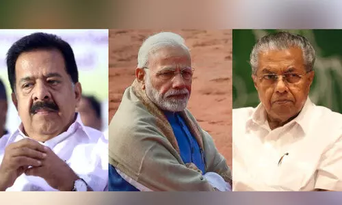 മോദി ആകാശം വിൽക്കുമ്പോൾ പിണറായി കടൽ വിൽക്കുന്നു, ഇനിയും വന്നാൽ കേരളം വിൽക്കും മോദി ആകാശം വിൽക്കുമ്പോൾ പിണറായി കടൽ വിൽക്കുന്നു, ഇനിയും വന്നാൽ കേരളം വിൽക്കും