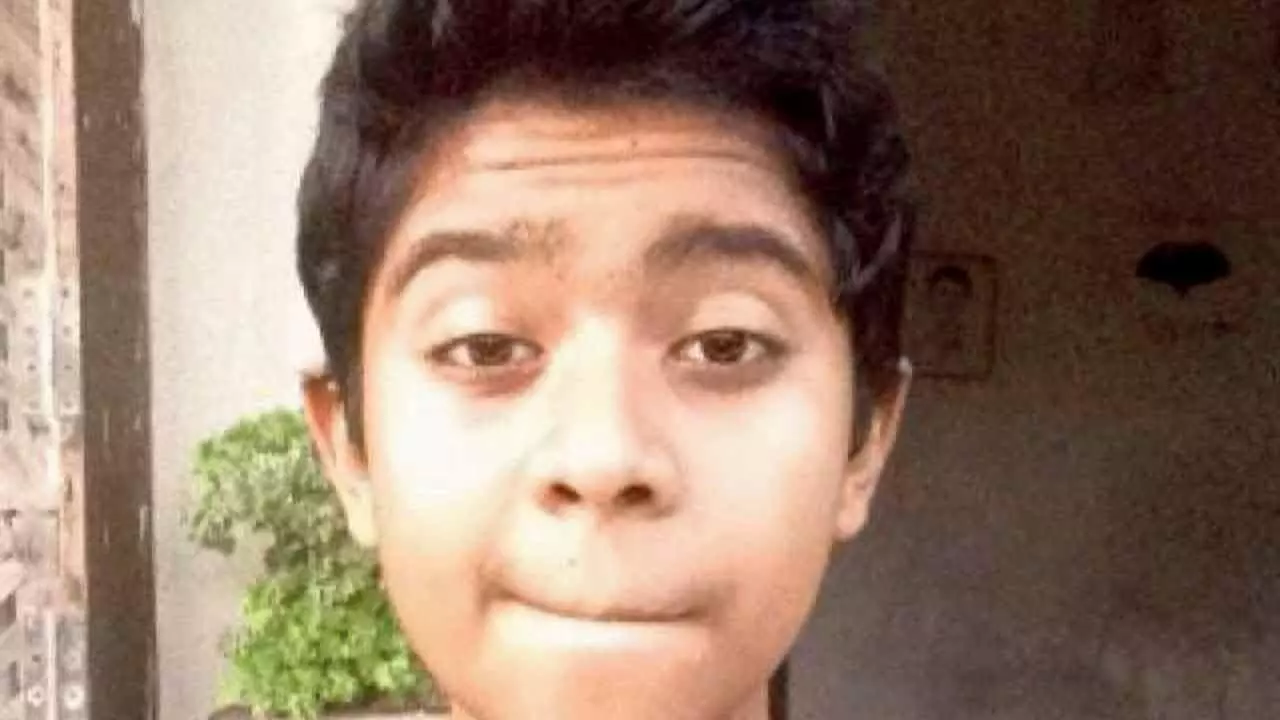 മയക്കുമരുന്ന് കച്ചവടം അന്വേഷിക്കാനെത്തിയ പൊലീസിന് നേരെ നായയെ അഴിച്ചുവിട്ട് 19കാരൻ