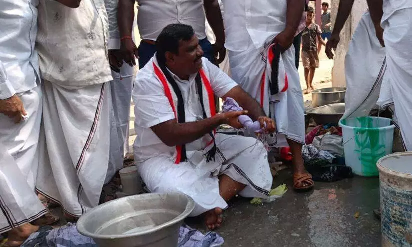 aidmk candidate washes cloth