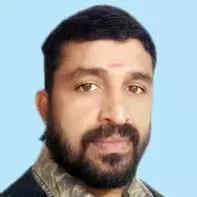 വി​ര​ണ്ടോ​ടി​യ പോ​ത്ത് ഇ​ടി​ച്ച് ഓ​ട്ടോ മ​റി​ഞ്ഞു; ഡ്രൈ​വ​ർ മ​രി​ച്ചു