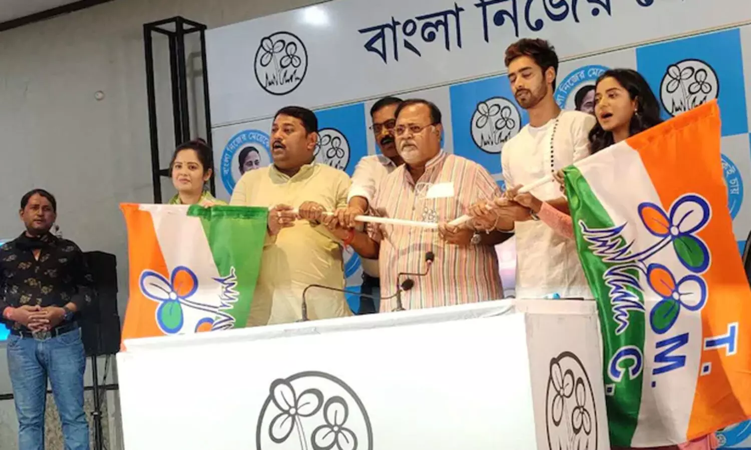 ബി.ജെ.പി വന്നാൽ കൊൽക്കത്തയിലൂടെ വനിതകൾക്ക്​ ഒറ്റക്ക്​ യാത്ര ചെയ്യാൻ പോലും പറ്റില്ല -നടി തൃണമൂലിൽ ചേർന്നു