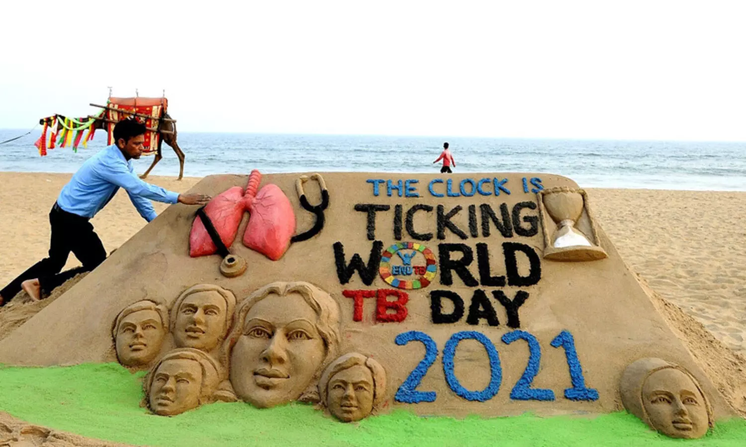 ക്ഷയരോഗ ബോധവത്​ക്കരണവുമായി കൂറ്റൻ മണൽ ശില്​പം