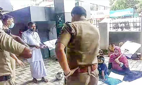 സമരം ചെയ്യാനെത്തിയ കുടുംബത്തെ മാറ്റാനുള്ള നീക്കം സംഘർഷത്തിൽ കലാശിച്ചു