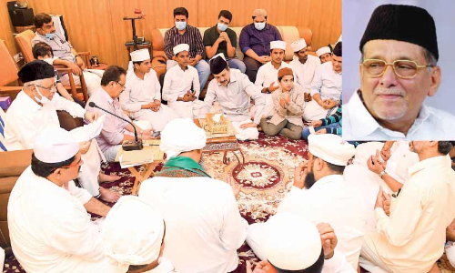 ശിഹാബ് തങ്ങളുടെ ഓർമയിൽ പ്രാർഥനയോടെ പാണക്കാട്