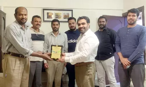 യാ​ത്ര​യ​യ​പ്പ് ന​ൽ​കി