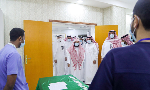 ഹ​റം കാ​ര്യാ​ല​യ ജീ​വ​ന​ക്കാ​ർ​ക്ക്​ വാ​ക്​​സി​നെ​ടു​ക്കാ​ൻ കേ​ന്ദ്രം