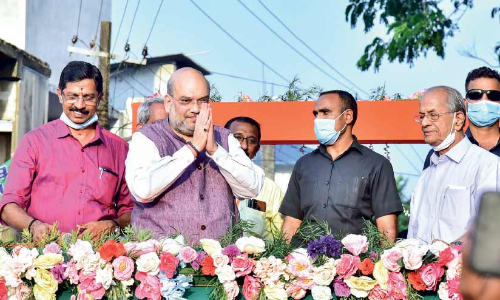 പ്രസംഗമൊന്നും നടത്താതെ അമിത് ഷായുടെ കഞ്ചിക്കോട് റോഡ് ഷോ പ്രസംഗമൊന്നും നടത്താതെ അമിത് ഷായുടെ കഞ്ചിക്കോട് റോഡ് ഷോ