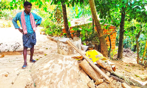 കോ​ള​നി​മു​റ്റ​ത്ത് അ​പ​ക​ട​ക്കെ​ണി​യാ​യി മ​ഴ​വെ​ള്ള സം​ഭ​ര​ണി​ക​ൾ