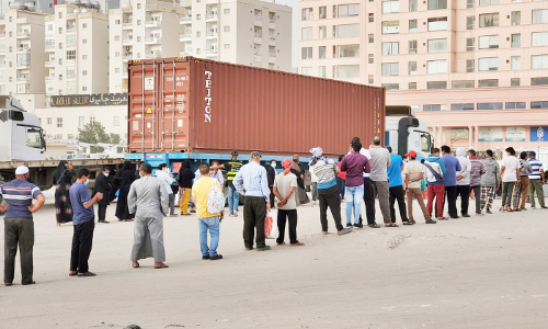 ക​ർ​ഫ്യൂ കാ​ല​ത്ത്​ ആ​ശ്വാ​സ​മാ​യി സ​ന്ന​ദ്ധ സം​ഘ​ട​ന​ക​ളു​ടെ ഭ​ക്ഷ​ണ​വി​ത​ര​ണം